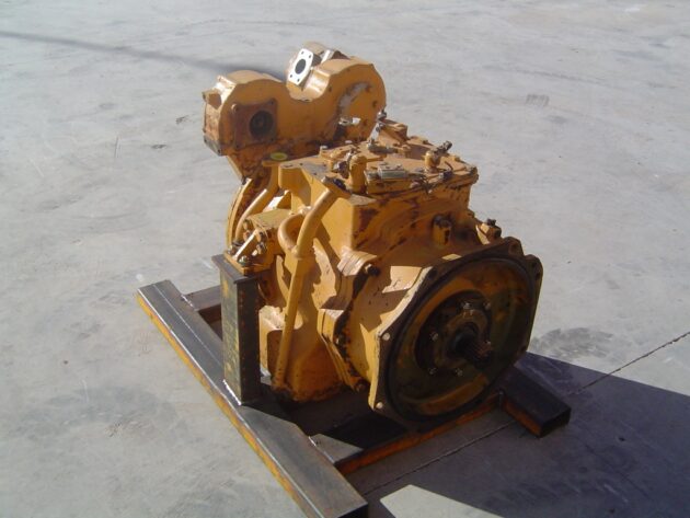 KOMATSU  D57S  135-15-00103 - SERVOTRANSMISIÓN - Imagen 2