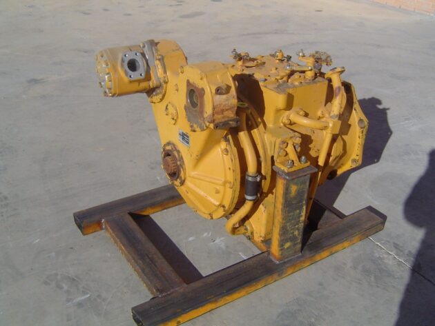 KOMATSU  D57S  135-15-00103 - SERVOTRANSMISIÓN - Imagen 4