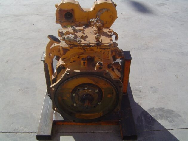 KOMATSU  D57S  135-15-00103 - SERVOTRANSMISIÓN - Imagen 8