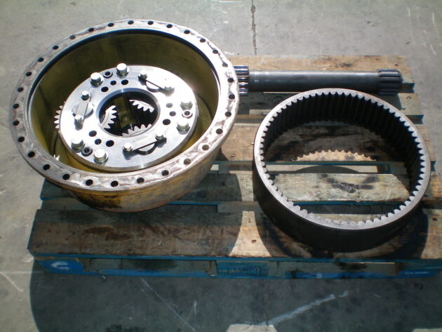 KOMATSU   D65PX12  14X-27-11512 - TAPA REDUCTORA