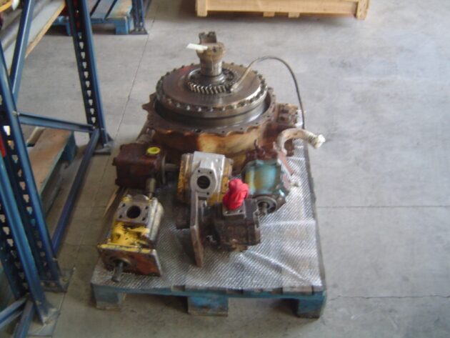 KOMATSU  HD325-2  711-16-11001 - CONVERTIDOR - Imagen 2