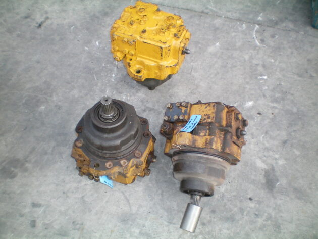 KOMATSU  PC180-3   - MOTOR DE TRANSLACIÓN - Imagen 4