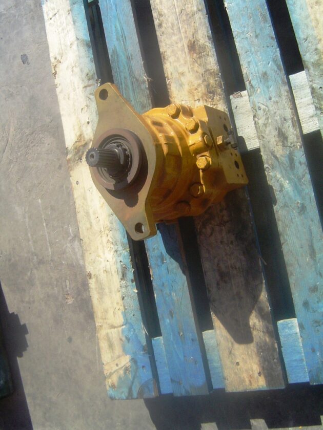 KOMATSU  PC180-3   - MOTOR DE GIRO - Imagen 5