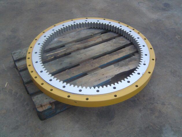 KOMATSU  PC180-3  21K-25-02110 - CORONA DE GIRO - Imagen 2