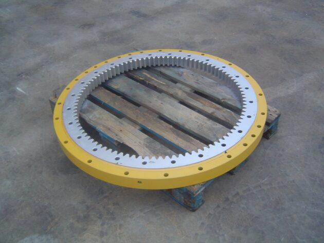 KOMATSU  PC180-3  21K-25-02110 - CORONA DE GIRO - Imagen 3