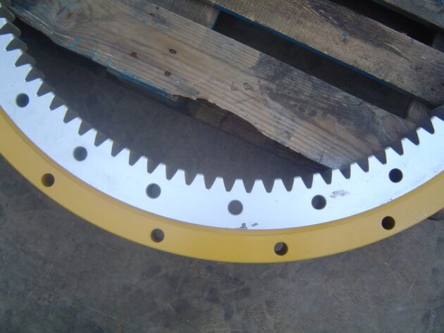 KOMATSU  PC180-3  21K-25-02110 - CORONA DE GIRO - Imagen 4