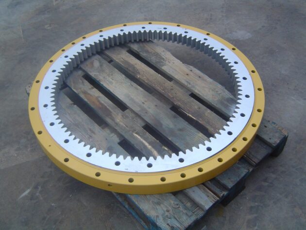 KOMATSU  PC180-3  21K-25-02110 - CORONA DE GIRO