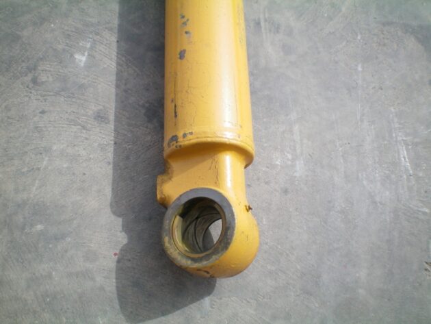 KOMATSU  PC210-3  205-63-52200 - BOTELLA DE ELEVACIÓN PLUMA - Imagen 2
