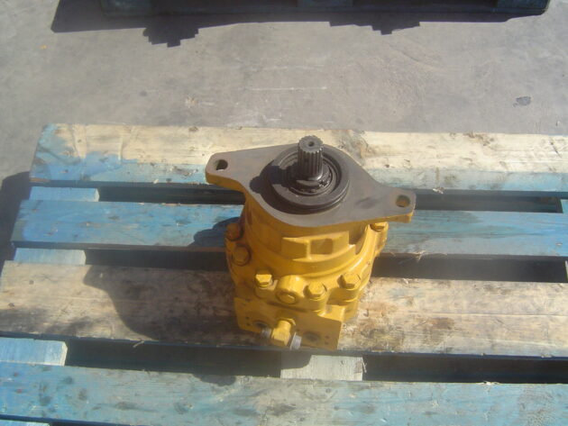KOMATSU  PC210-3   - MOTOR DE GIRO - Imagen 4