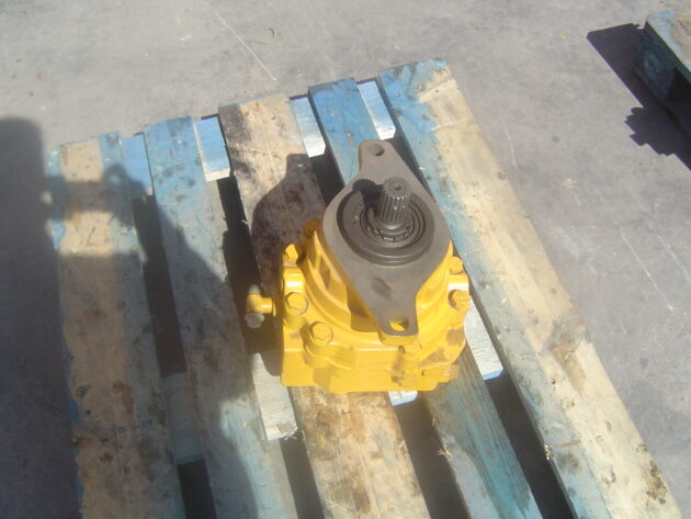 KOMATSU  PC210-3   - MOTOR DE GIRO - Imagen 5
