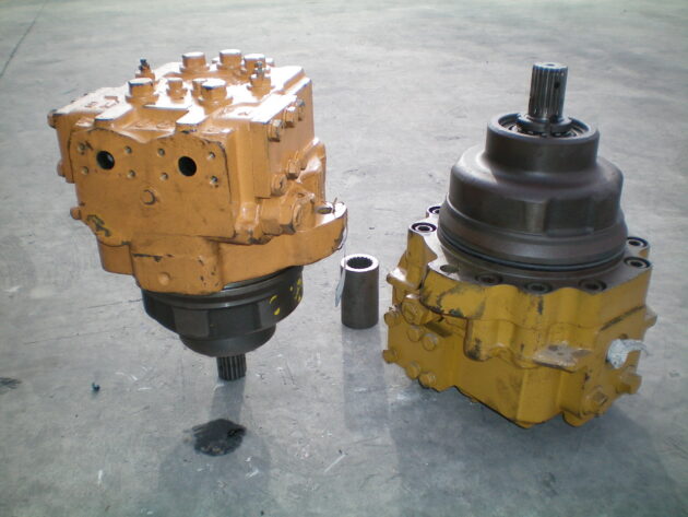 KOMATSU  PC210-3   - MOTOR DE TRANSLACIÓN - Imagen 3