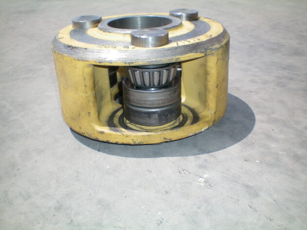 KOMATSU  PC210-3  205-27-71510 - CARRIER DEL MANDO FINAL - Imagen 2
