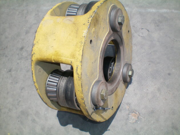 KOMATSU  PC210-3  205-27-71510 - CARRIER DEL MANDO FINAL - Imagen 3