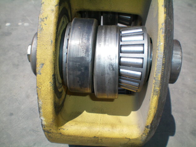 KOMATSU  PC210-3  205-27-71510 - CARRIER DEL MANDO FINAL - Imagen 4