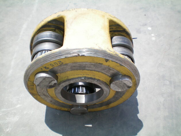 KOMATSU  PC210-3  205-27-71510 - CARRIER DEL MANDO FINAL - Imagen 5