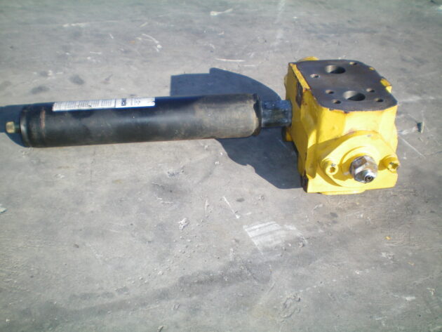 KOMATSU  PC210-8  702-21-08330 - VÁLVULA DE SOSTENIMIENTO - Imagen 2