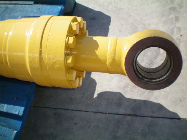 KOMATSU  PC210-8  707-01-XS410 - BOTELLA DE BALANCÍN - Imagen 2