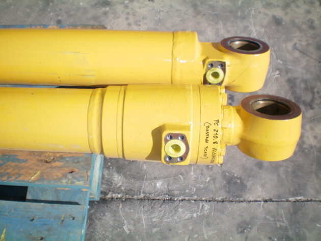 KOMATSU  PC210-8  707-01-XS790 - BOTELLA DE ELEVACIÓN PLUMA - Imagen 3