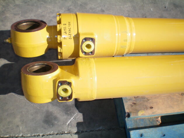 KOMATSU  PC210-8  707-01-XS790 - BOTELLA DE ELEVACIÓN PLUMA - Imagen 4