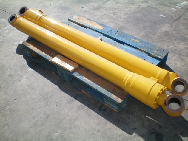 KOMATSU  PC210-8  707-01-XS790 - BOTELLA DE ELEVACIÓN PLUMA