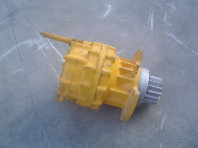 KOMATSU  PC210LC-5K  20Y-26-00010 - REDUCTOR DE GIRO - Imagen 2