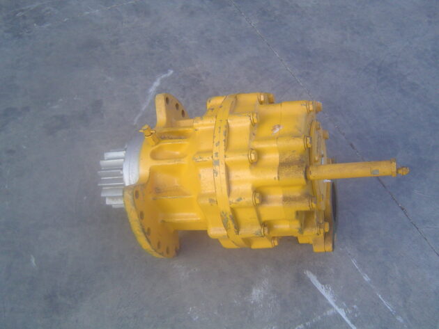KOMATSU  PC210LC-5K  20Y-26-00010 - REDUCTOR DE GIRO - Imagen 4
