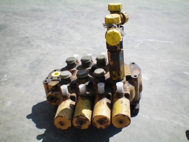 LIEBHERR  A912  5004179 - DISTRIBUIDOR 4 CARRETES