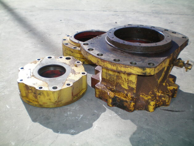 KOMATSU  PC210LC-6K (Y NLC)  20Y-26-22210 (*) - CARCASA INTERMEDIA REDUCTOR DE GIRO CON CORONA