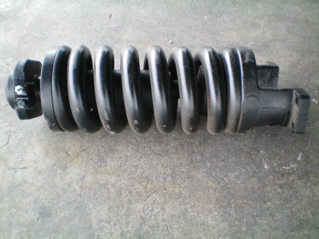 KOMATSU   PC210LC6K  20Y-30-29160 - MUELLE TENSOR DE CADENA - Imagen 3