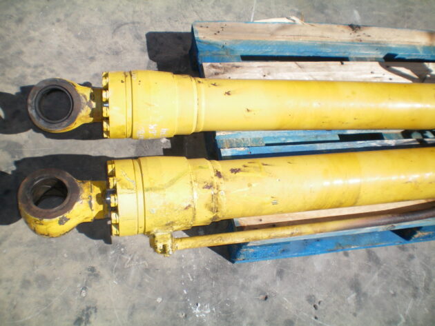 KOMATSU   PC210NLC6K  205-63-K1170 - BOTELLA DE ELEVACIÓN PLUMA  IZQUIERDA - Imagen 3