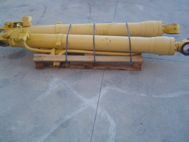 KOMATSU  PC340NLC-6K  207-63-K1230 - BOTELLA DE ELEVACIÓN PLUMA - Imagen 2