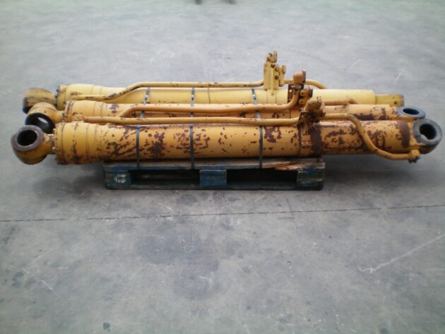 KOMATSU   PC4003  208-63-52100 / 208-63-52200 - BOTELLA DE ELEVACION PLUMA - Imagen 2