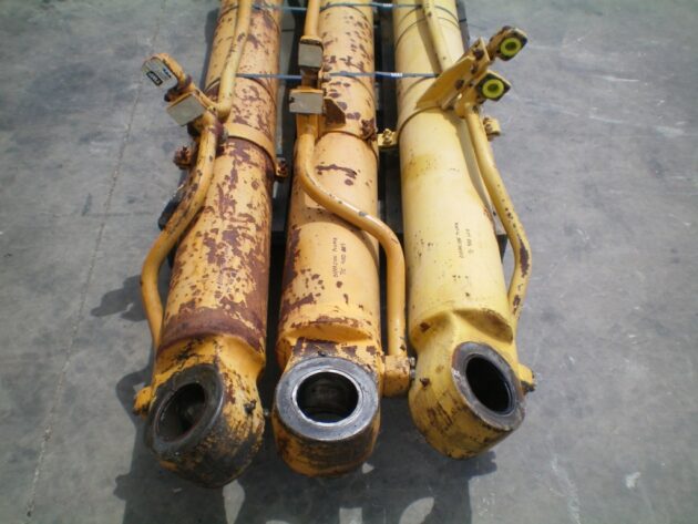 KOMATSU   PC400LC5  208-63-02100 - BOTELLA DE ELEVACION PLUMA