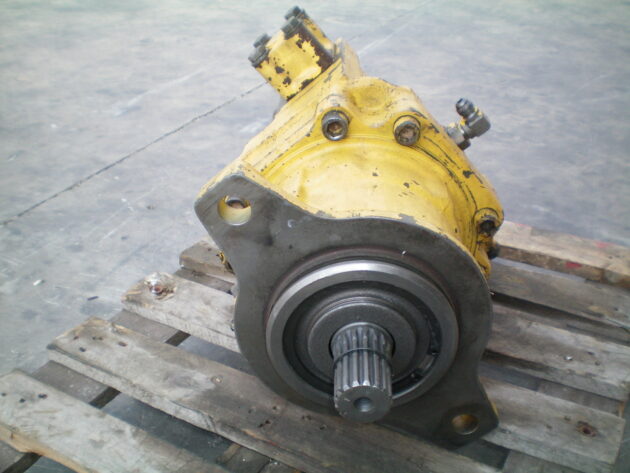 KOMATSU   PC4506K  706-77-01300 - MOTOR DE GIRO - Imagen 2