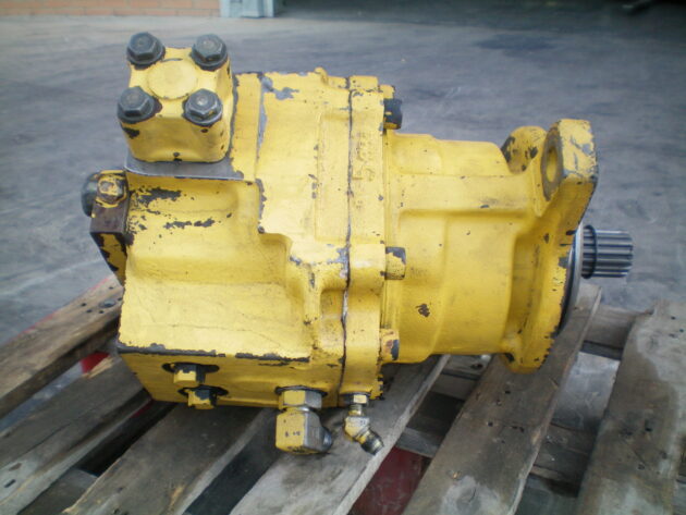KOMATSU   PC4506K  706-77-01300 - MOTOR DE GIRO - Imagen 3