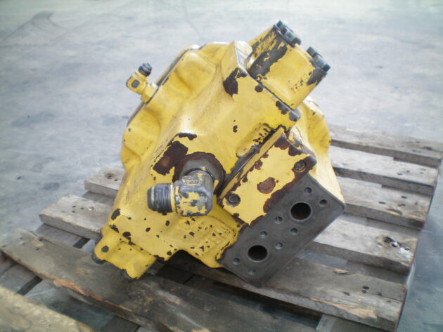 KOMATSU   PC4506K  706-77-01300 - MOTOR DE GIRO - Imagen 4
