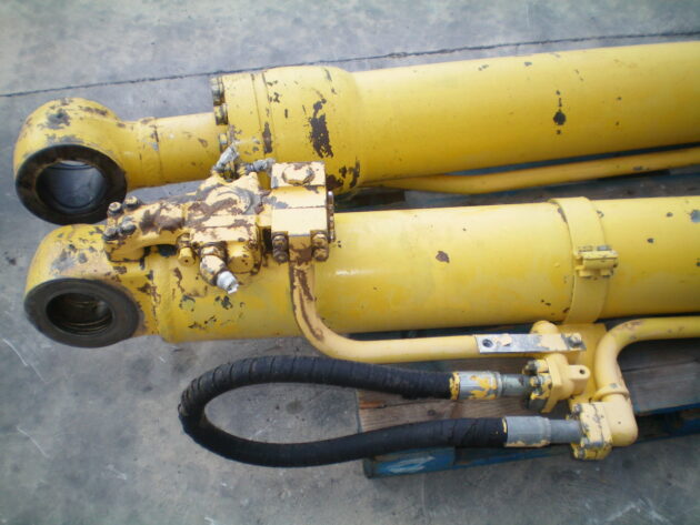 KOMATSU   PC4506K  208-63-K2321 - BOTELLA DE ELEVACIÓN PLUMA - Imagen 3