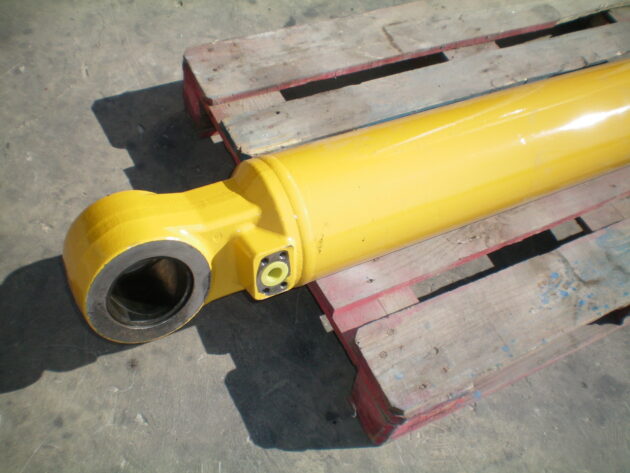 KOMATSU   PC450LC6K  208-63-73140 - CAMISA DE BOTELLA DE CAZO - Imagen 3