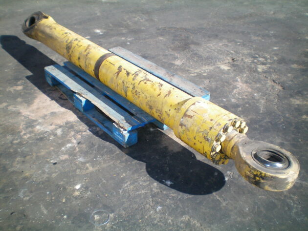 KOMATSU  PC750SE-6K  209-63-02531 - BOTELLA DE ELEVACIÓN PLUMA - Imagen 2