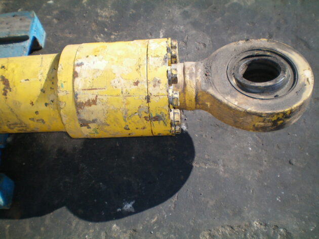 KOMATSU  PC750SE-6K  209-63-02531 - BOTELLA DE ELEVACIÓN PLUMA - Imagen 3