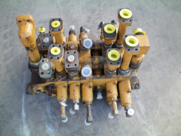 KOMATSU  PW150  700-85-23001 - DISTRIBUIDOR DE EQUIPOS 6 CARRETES