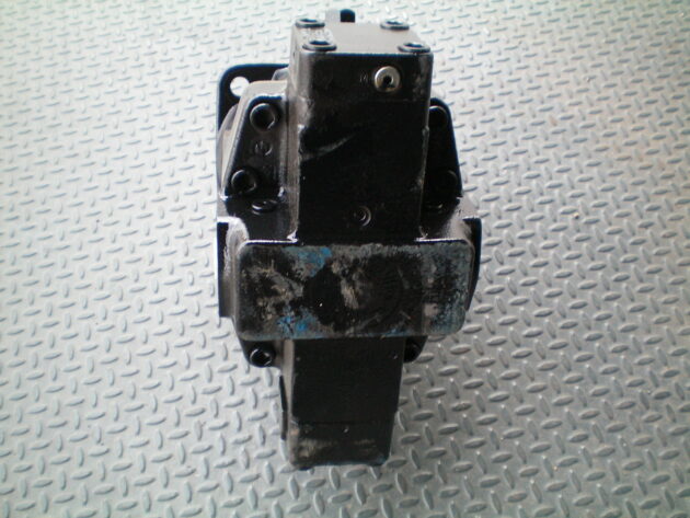 KOMATSU   PW170ES6K  20G-60-K5580 - MOTOR DE TRANSLACIÓ TRASERO - Imagen 3