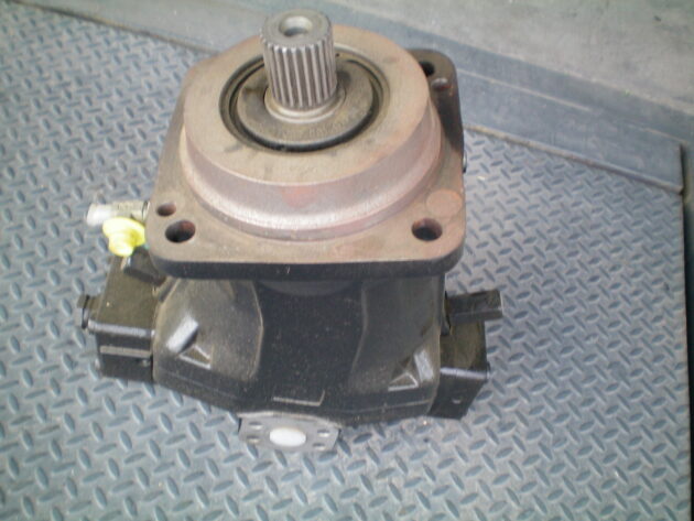 KOMATSU   PW170ES6K  20G-60-K5580 - MOTOR DE TRANSLACIÓ TRASERO - Imagen 6