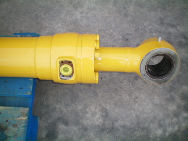 KOMATSU   PW170ES6K  21P-63-03120 - BOTELLA DE BALANCÍN - Imagen 3