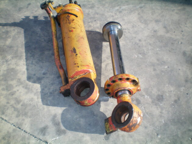 KOMATSU   WA3203  419-63-H3010 - BOTELLA DE VOLTEO DE PALA - Imagen 2