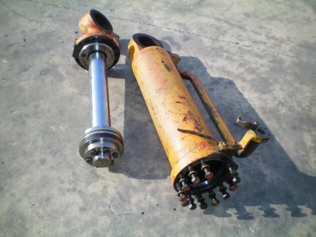 KOMATSU   WA3203  419-63-H3010 - BOTELLA DE VOLTEO DE PALA - Imagen 4