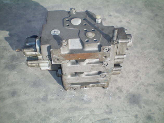CATERPILLAR   936E  4T-5009 - DISTRIBUIDOR DE PALA - Imagen 6