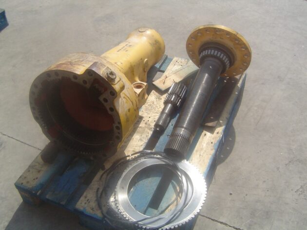 KOMATSU  WA380-3  423-22-23220 / 423-22-23210 - CARCASA DE EJE, CON PALIER, DISCOS Y MANGÓN - Imagen 4