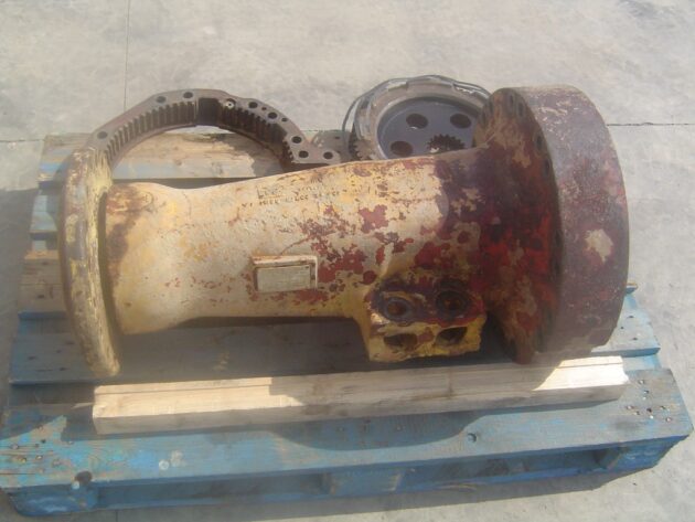KOMATSU  WA380-3  423-22-22410 - CARCASA DE EJE, CON PALIER, PIÑÓN, DISCOS Y MANGÓN
