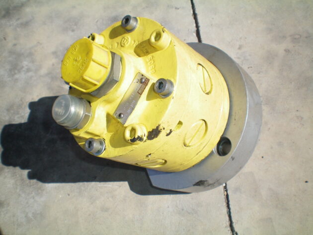 KOMATSU  WA380-3  423-N24-H340 - BOMBA AUXILIAR DE DIRECCIÓN - Imagen 3